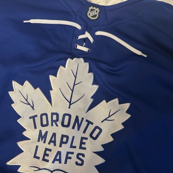 NEW TORONTO MAPLE LEAFS JERSEY - Picture 3 of 5